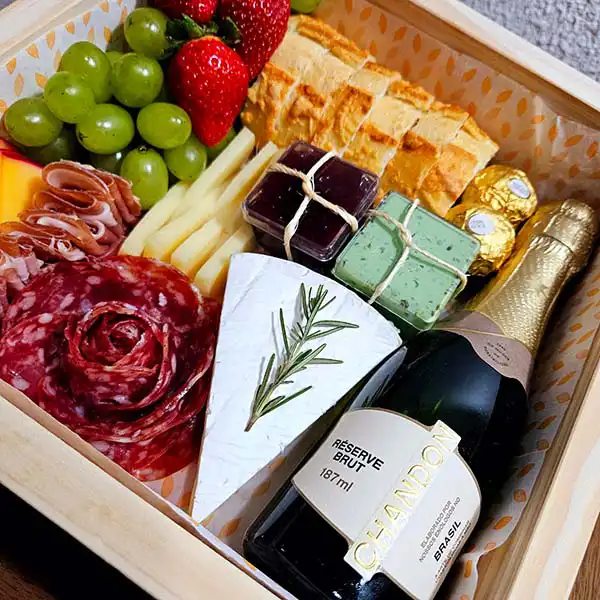 tabua frios cestas vinho charcutaria